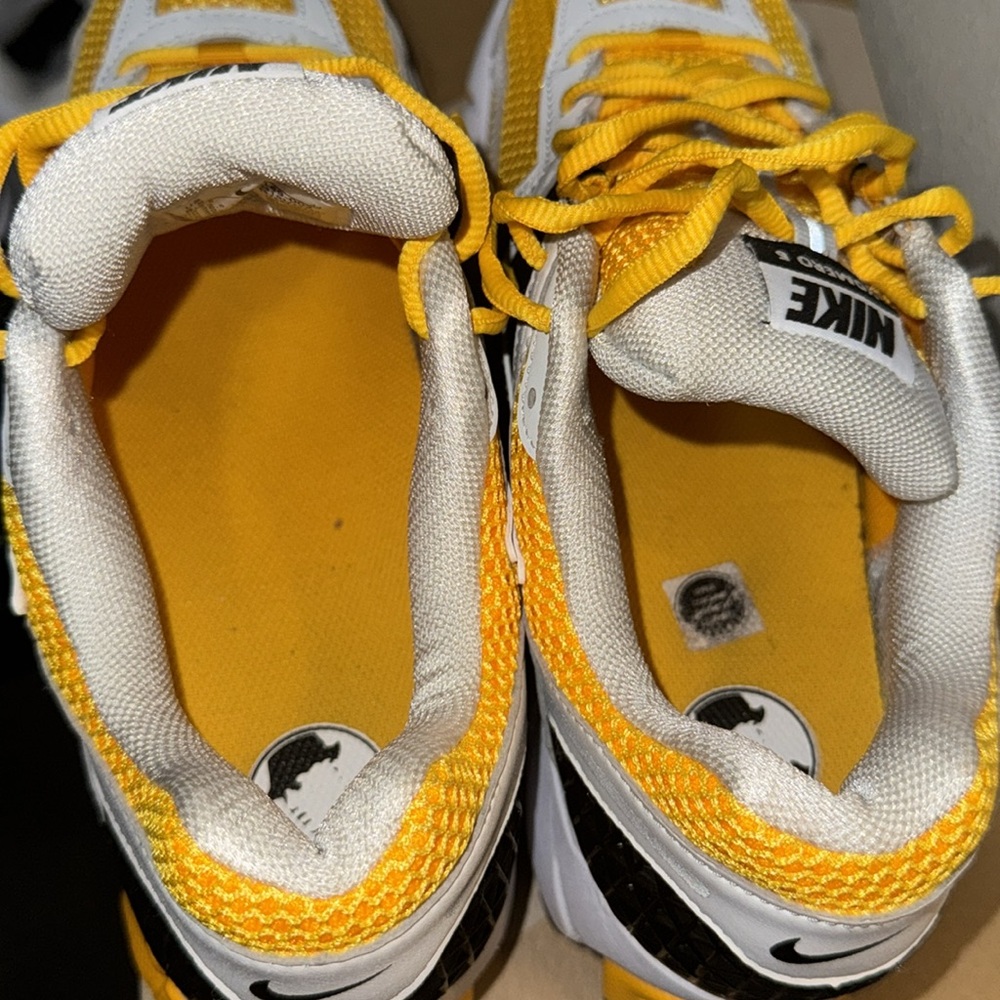 Air Zoom Vomero 5 “University Gold” - Picture 6 of 7